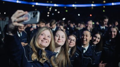 Anwärterinnen machen ein Selfie