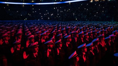 Die Anwärterinnen und Anwärter während ihres Eids