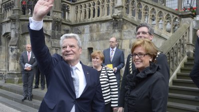 Ministerin Schäfer eröffnet Ausstellungs-Trilogie zum Karlsjahr 2014 in Aachen, 19.06.2014
