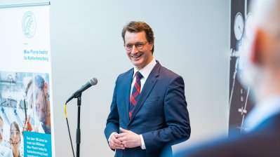 Ministerpräsident Hendrik Wüst und Wissenschaftsministerin Isabel Pfeiffer-Poensgen treffen Prof. Benjamin List