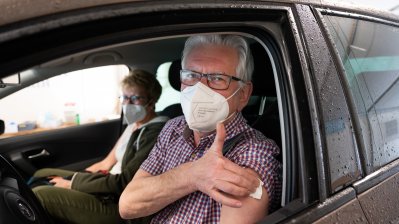 Ministerpräsident Armin Laschet besucht die Drive-in-Impfstation in Schwelm