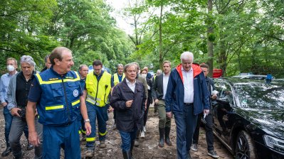 Bundesinnenminister Horst Seehofer und Ministerpräsident Armin Laschet besuchen die Steinbachtalsperre im Kreis Euskirchen