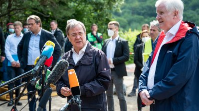 Bundesinnenminister Horst Seehofer und Ministerpräsident Armin Laschet besuchen die Steinbachtalsperre im Kreis Euskirchen