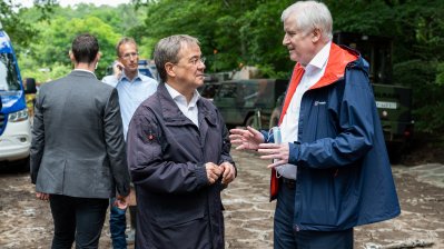 Bundesinnenminister Horst Seehofer und Ministerpräsident Armin Laschet besuchen die Steinbachtalsperre im Kreis Euskirchen