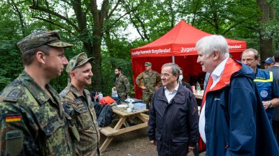 Bundesinnenminister Horst Seehofer und Ministerpräsident Armin Laschet besuchen die Steinbachtalsperre im Kreis Euskirchen