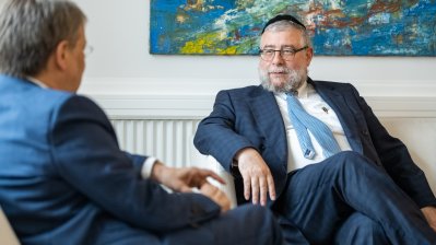 Ministerpräsident Armin Laschet empfängt Oberrabbiner Pinchas Goldschmidt