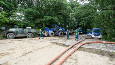 Bundesinnenminister Horst Seehofer und Ministerpräsident Armin Laschet besuchen die Steinbachtalsperre im Kreis Euskirchen