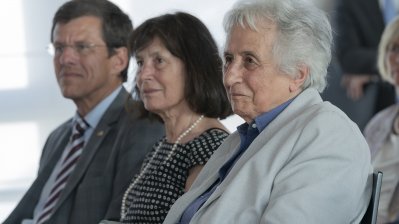 Ministerpräsident Armin Laschet zeichnet Anita Lasker-Wallfisch mit dem Verdienstorden des Landes Nordrhein-Westfalen aus