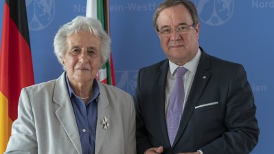 Ministerpräsident Armin Laschet zeichnet Anita Lasker-Wallfisch mit dem Verdienstorden des Landes Nordrhein-Westfalen aus