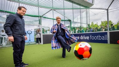 Ministerin Ina Brandes und BVB-Spielerlegende Lars Ricken