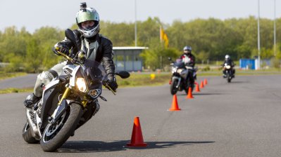 Innenminister Ralf Jäger beim Fahr- und Sicherheitstraining für Motorradfahrer