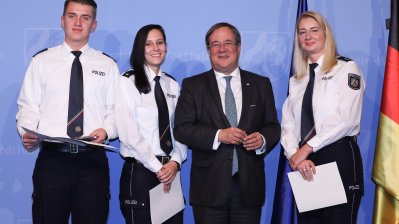 Rettungsmedaille des Landes Nordrhein-Westfalen an Polizeikommissarinen