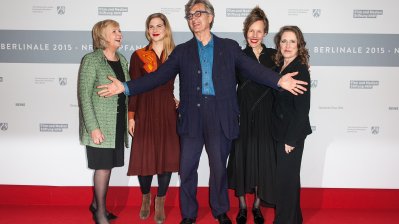 Das vild zeigt Wim Wenders (Mitte) sowie u.a. Ministerpräsidentin Kraft (links) und Petra Müller (rechts).