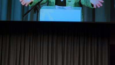 Das Bild zeigt Ministerpräsidentin Kraft bei einem Grußwort.