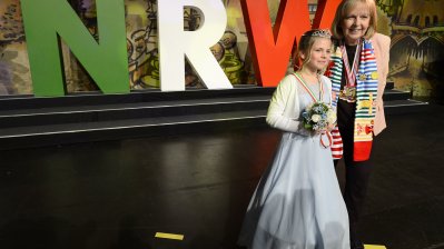 Ministerpräsidentin Hannelore Kraft empfängt die Kinderprinzenpaare und Kinderdreigestirne aus Nordrhein-Westfalen