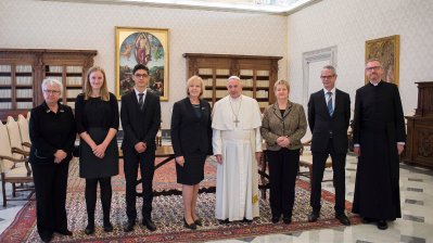 Gruppenfoto der Delegation beim Papst