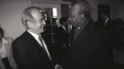 Nelson Mandela bei Ministerpräsident Johannes Rau