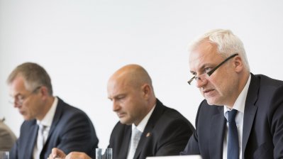 Von links nach rechts auf dem Foto: Umweltminister Johannes Remmel, Bundesstaatssekretär Rainer Bomba, Wirtschaftsminister Garrelt Duin