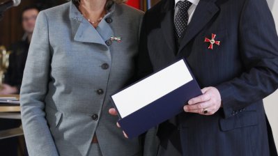 Ministerpräsidentin überreicht Bundesverdienstorden an 14 Bürgerinnen und Bürger aus Nordrhein-Westfalen, 01.02.2012