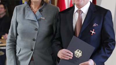 Ministerpräsidentin überreicht Bundesverdienstorden an 14 Bürgerinnen und Bürger aus Nordrhein-Westfalen, 01.02.2012