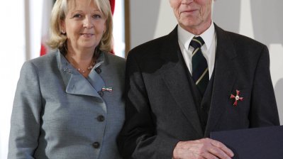 Ministerpräsidentin überreicht Bundesverdienstorden an 14 Bürgerinnen und Bürger aus Nordrhein-Westfalen, 01.02.2012