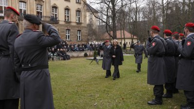 Ministerpräsidentin Hannelore Kraft verleiht Fahnenband an nordrhein-westfälisches Landeskommando der Bundeswehr in Düsseldorf, 12.03.2012