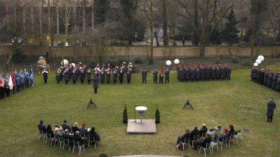 Ministerpräsidentin Hannelore Kraft verleiht Fahnenband an nordrhein-westfälisches Landeskommando der Bundeswehr in Düsseldorf, 12.03.2012