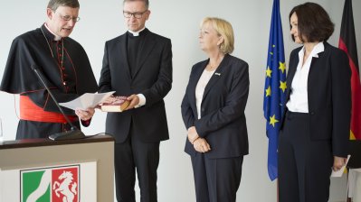Kardinal Woelki leistet Treueeid auf die freiheitlich-demokratische Grundordnung, 18.09.2014