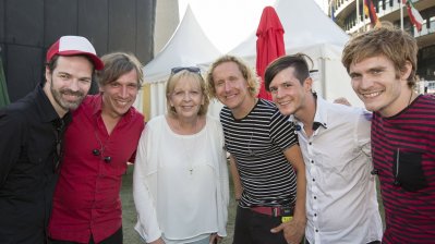 Ministerpräsidentin Hannelore Kraft mit der Kölsch-Rockband "Kasalla"