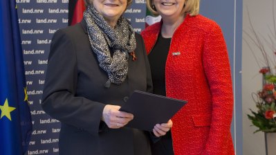 Bundesverdienstorden an Staatsministerin a.D. Ridder-Melchers