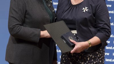 Ministerpräsidentin Hannelore Kraft verleiht den Verdienstorden des Landes Nordrhein-Westfalen an 26 Bürgerinnen und Bürger