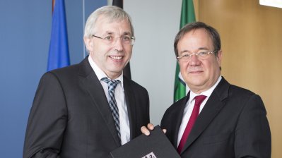 Ministerpräsident Armin Laschet ernennt Klaus Kaiser zum Parlamentarischen Staatssekretär im Ministerium für Kultur und Wissenschaft und vereidigt ihn