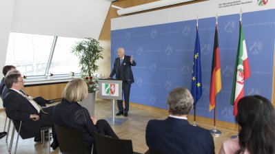 Ministerpräsident Laschet verleiht den Verdienstorden des Landes Nordrhein-Westfalen