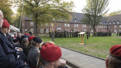 Ministerpräsident Laschet verleiht das Fahnenband des Landes NRW