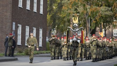 Ministerpräsident Laschet verleiht das Fahnenband des Landes NRW