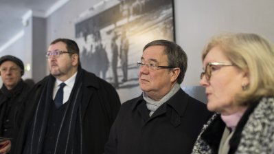 Ministerpräsident Armin Laschet gedenkt in Auschwitz den Opfern des Holocaust