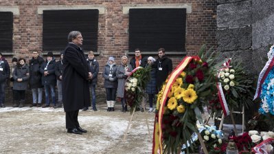 Ministerpräsident Armin Laschet gedenkt in Auschwitz den Opfern des Holocaust