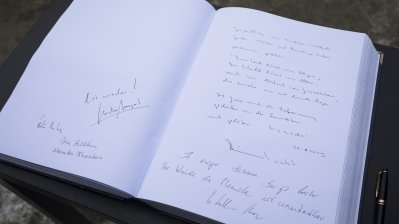 Ministerpräsident Armin Laschet gedenkt in Auschwitz den Opfern des Holocaust