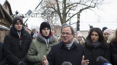 Ministerpräsident Armin Laschet gedenkt in Auschwitz den Opfern des Holocaust