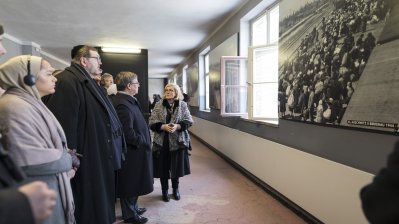 Ministerpräsident Armin Laschet gedenkt in Auschwitz den Opfern des Holocaust