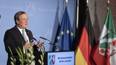 Ministerpräsident Armin Laschet verleiht die Rettungsmedaille des Landes Nordrhein-Westfalen an 20 Bürgerinnen und Bürger