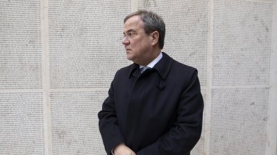 Ministerpräsident Laschet gedenkt der Opfer des Holocaust bei zentraler Feier in Paris
