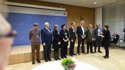 Sieger des Foto-Wettbewerbs zum Beneluxjahr ausgezeichnet: „Europa heute – Kinder statt Krieg“ gewinnt