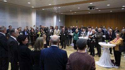 Sieger des Foto-Wettbewerbs zum Beneluxjahr ausgezeichnet: „Europa heute – Kinder statt Krieg“ gewinnt