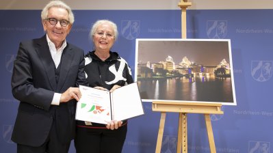 Sieger des Foto-Wettbewerbs zum Beneluxjahr ausgezeichnet: „Europa heute – Kinder statt Krieg“ gewinnt