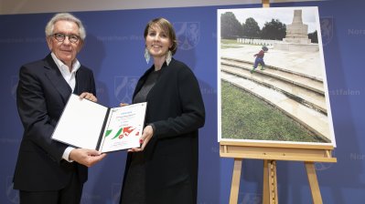 Sieger des Foto-Wettbewerbs zum Beneluxjahr ausgezeichnet: „Europa heute – Kinder statt Krieg“ gewinnt