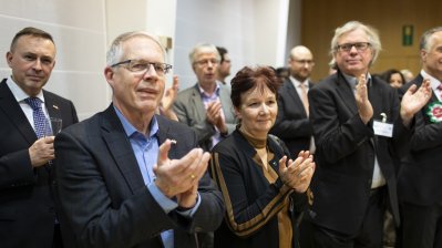 Sieger des Foto-Wettbewerbs zum Beneluxjahr ausgezeichnet: „Europa heute – Kinder statt Krieg“ gewinnt