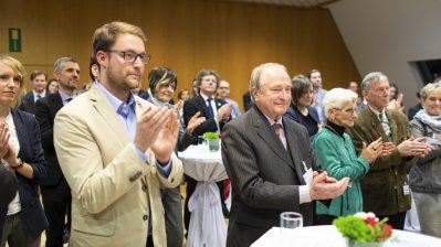 Sieger des Foto-Wettbewerbs zum Beneluxjahr ausgezeichnet: „Europa heute – Kinder statt Krieg“ gewinnt