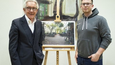 Sieger des Foto-Wettbewerbs zum Beneluxjahr ausgezeichnet: „Europa heute – Kinder statt Krieg“ gewinnt