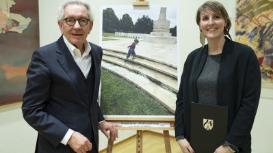 Sieger des Foto-Wettbewerbs zum Beneluxjahr ausgezeichnet: „Europa heute – Kinder statt Krieg“ gewinnt